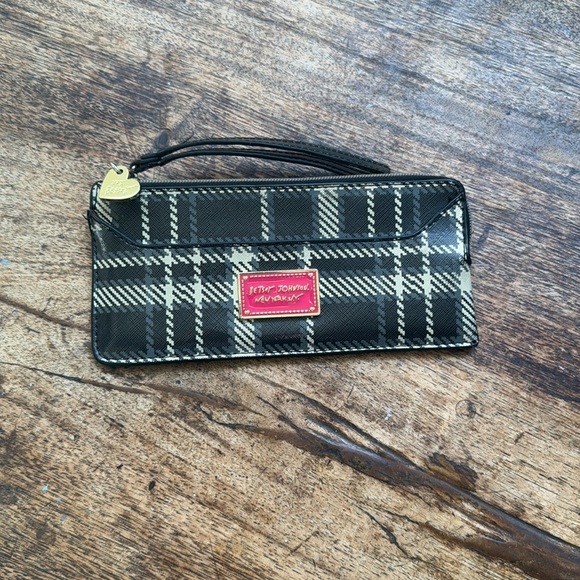 Betsey Johnson Plaid herringbone Wallet wristlet with gold heart & pink logo - Picture 1 of 11
